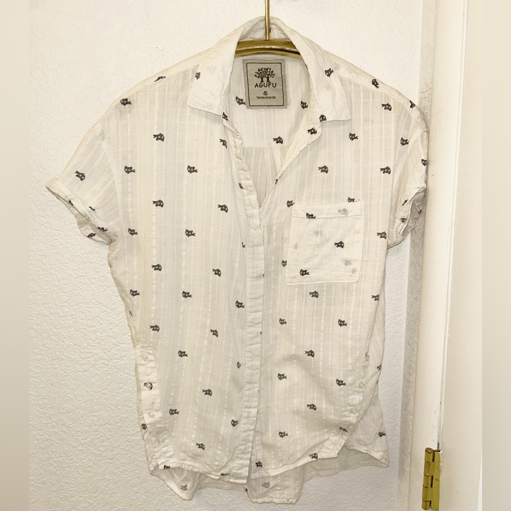 AGUFU Clothing The Surprised Cat Cap Sleeve Button Up Tapered Waist Top SZ: S